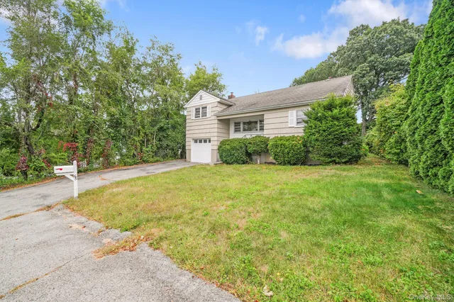 a view of a house with yard and tree s