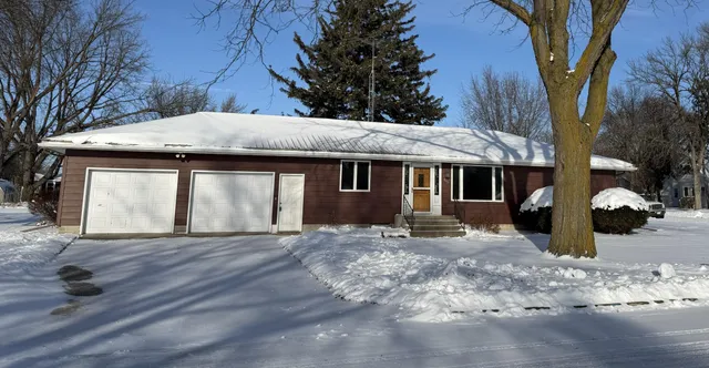 $195,000 | 202 8th Street East, Winthrop, MN 55396