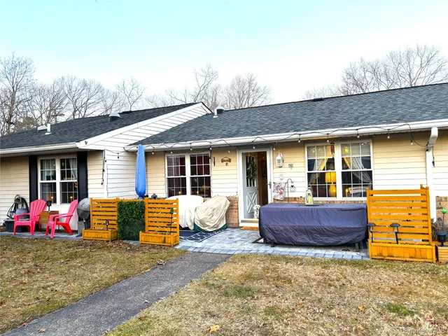 $364,999 | 418 Weymouth Court, Unit B, Ridge, NY 11961