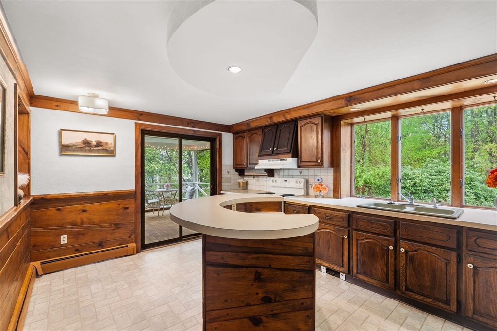 241 Fox Hill Road Burlington, MA 01803 - Photo 12 of 40 Gallery Image 12