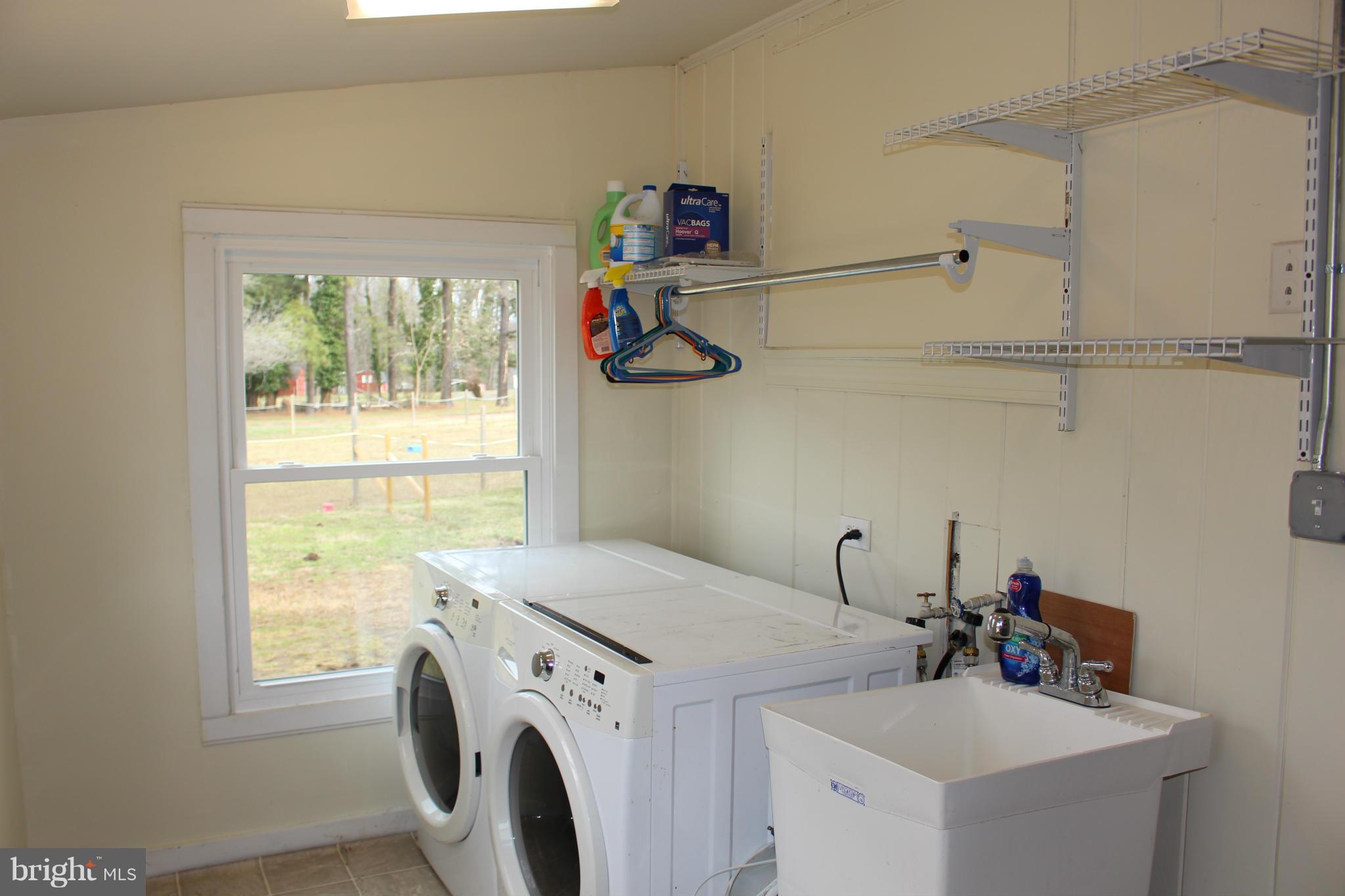 9446 Indiantown Road King George, VA 22485 - Photo 15 of 18 LG MUDROOM/LAUNDRY - WA/DRY CONVEY