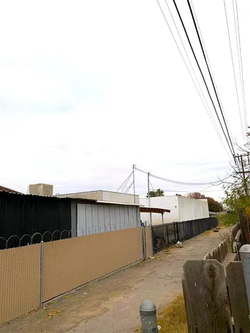 $260,000 | 3223 East Madison Avenue, Fresno, CA 93702