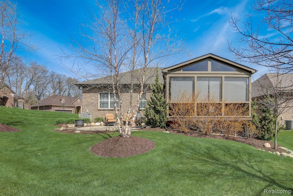 5495 Woodfall Road Clarkston, MI 48348 - Photo 29 of 31