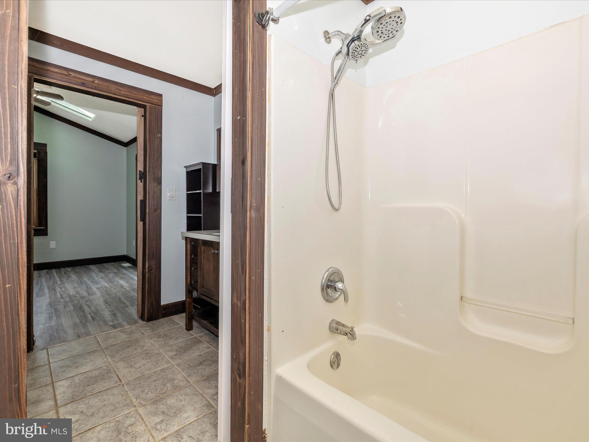 18604 Wagaman Road Hagerstown, MD 21740 - Photo 27 of 68 Primary Bathroom