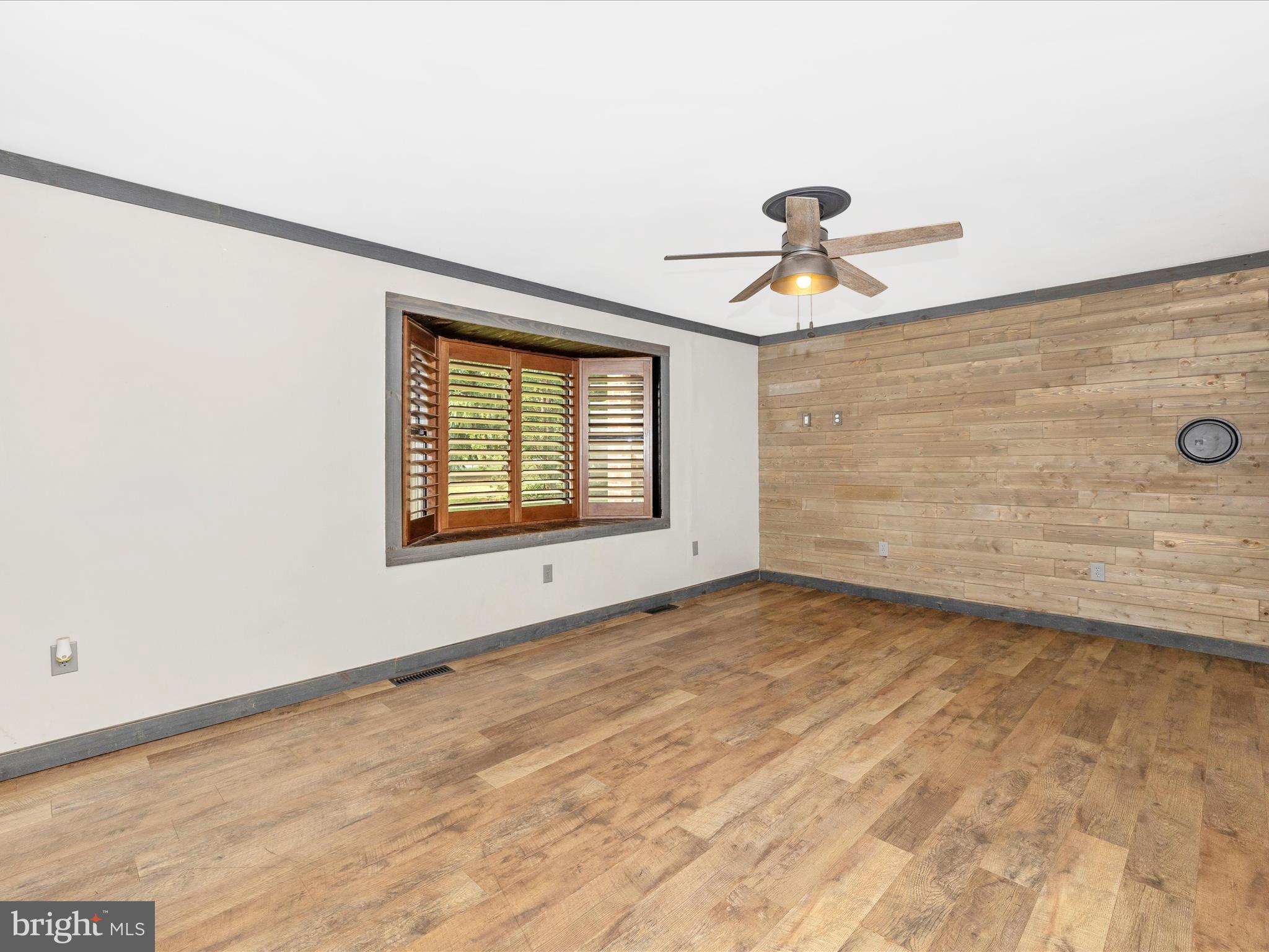 18604 Wagaman Road Hagerstown, MD 21740 - Photo 5 of 68 Living Room