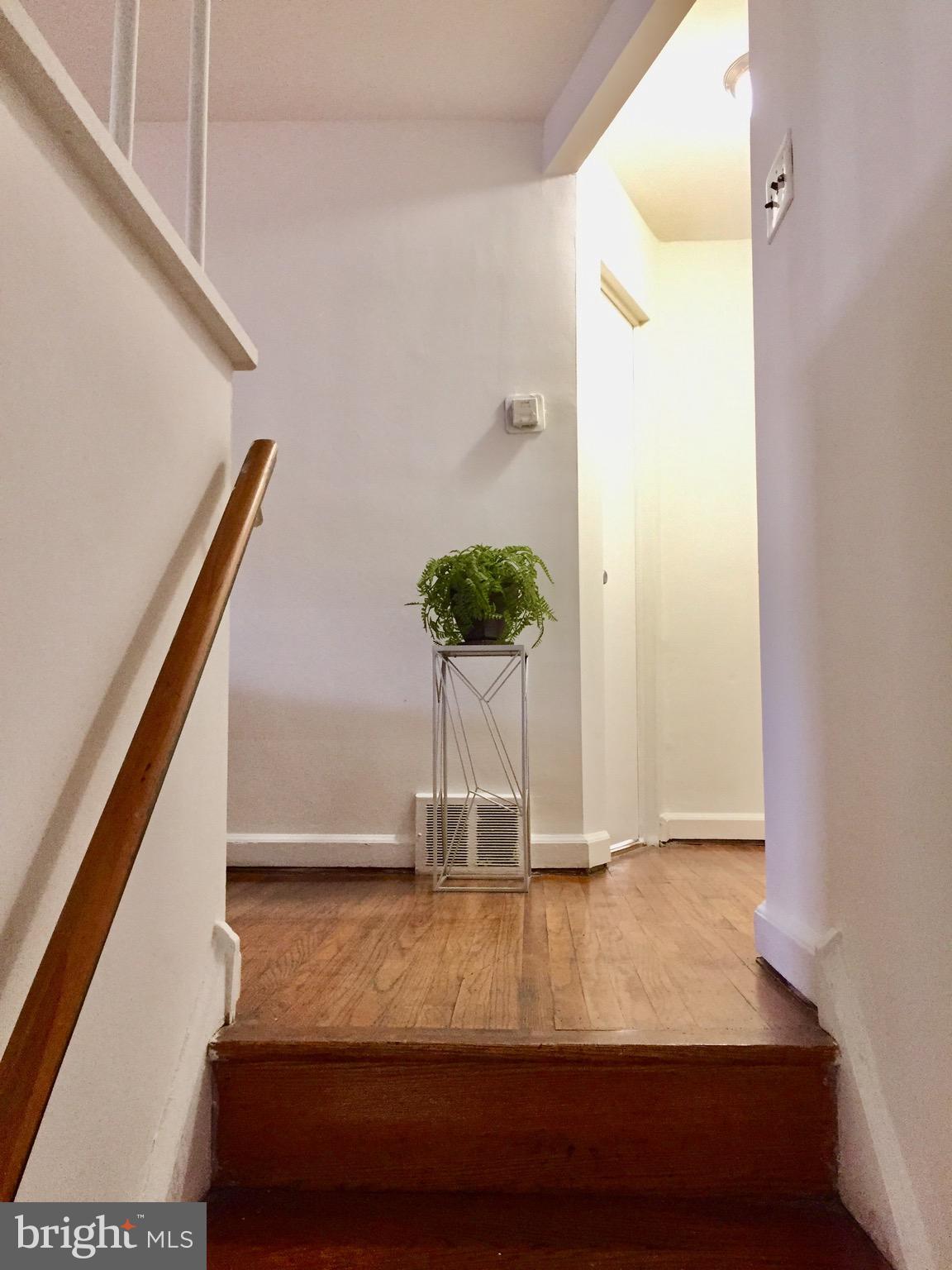 408 Shetland Road Darby, PA 19023 - Photo 6 of 38 Entry to Living Room