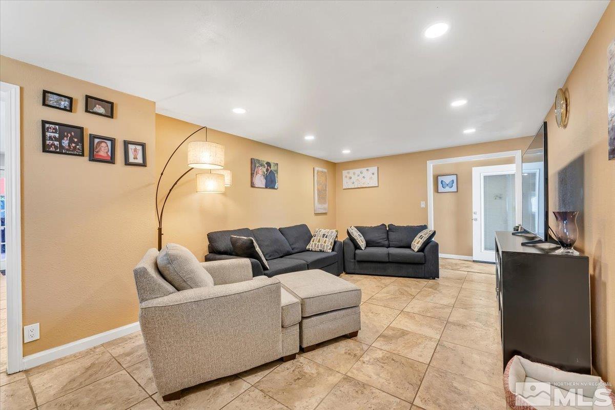 305 Coretta Way Reno, NV 89506 - Photo 7 of 38 Photo 7