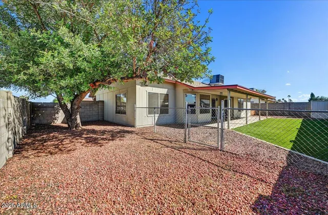 a view of a house with a backyard