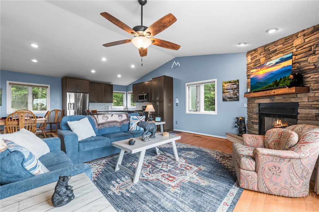 215 North Pinnacle Ridge Road Beech Mountain, NC 28604 - Photo 11 of 36