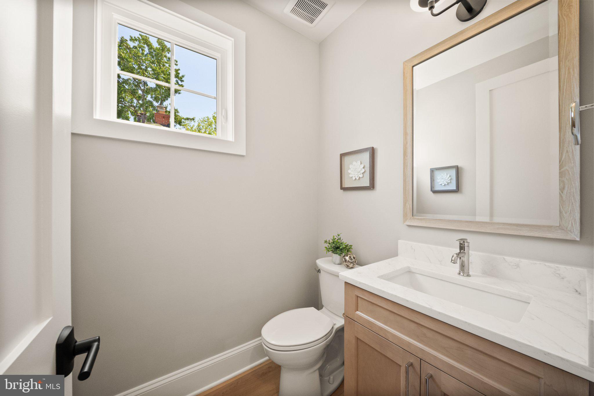 29 East Reed Avenue Alexandria, VA 22305 - Photo 19 of 49 Main level powder room - Representative Photo