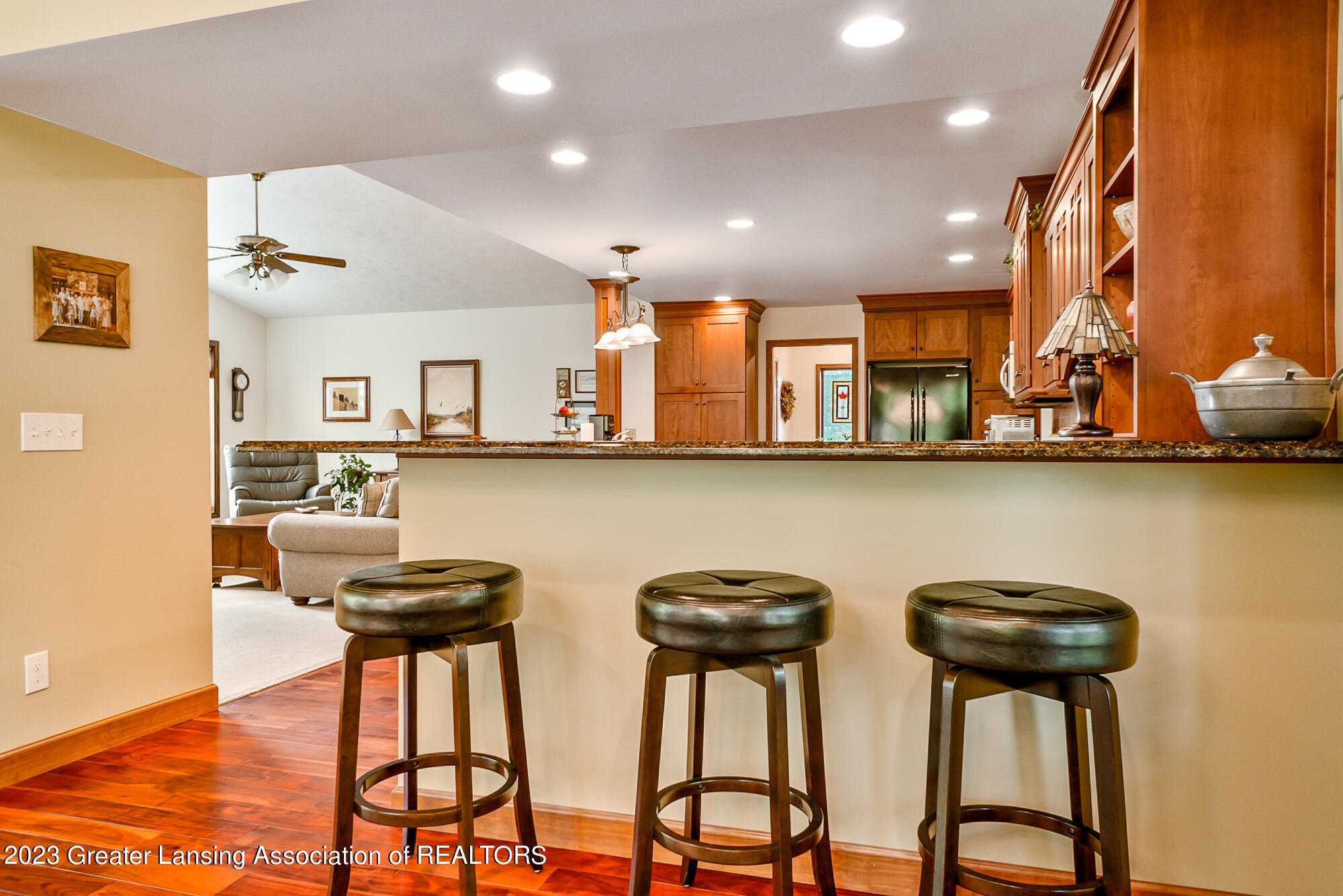 85 Damon Road Haslett, MI 48840 - Photo 32 of 92 breakfast counter