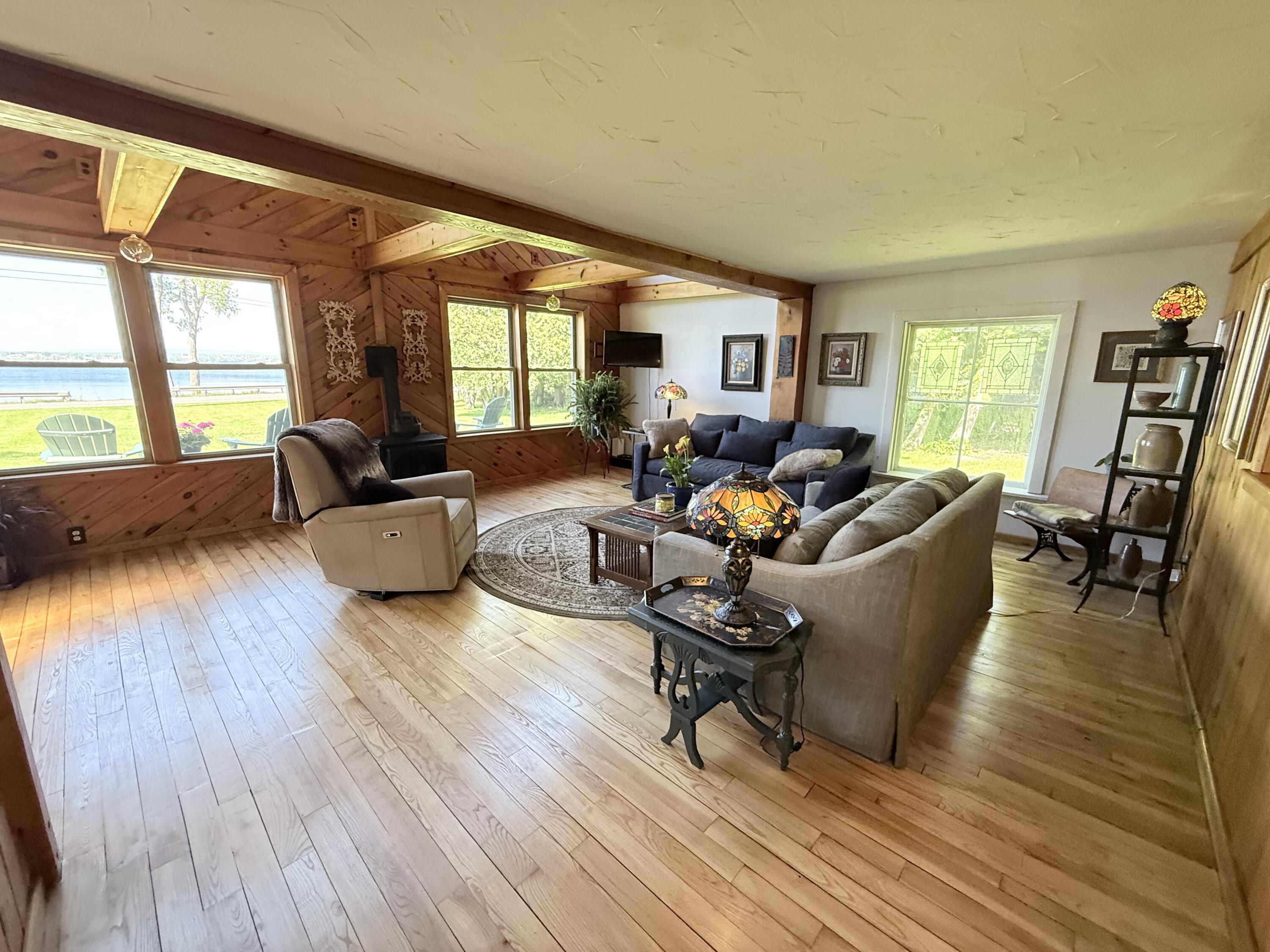 483 Cumberland Head Road Plattsburgh, NY 12901 - Photo 4 of 44 Living room