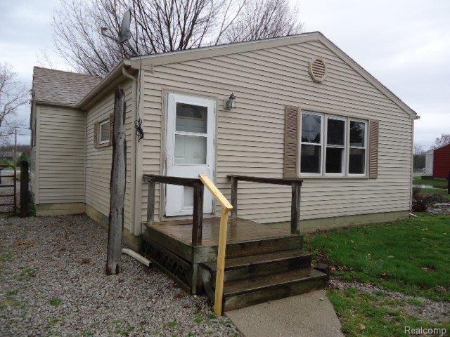 11670 Grafton Road Carleton, MI 48117 - Photo 6 of 16 DSC07226.JPG
