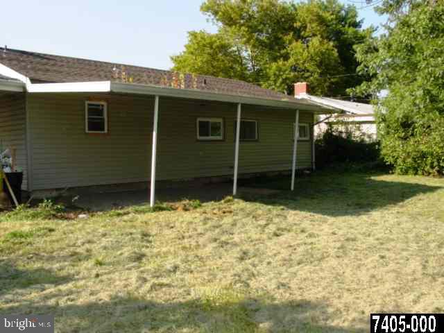 1531 Fireside Road York, PA 17404 - Photo 3 of 16