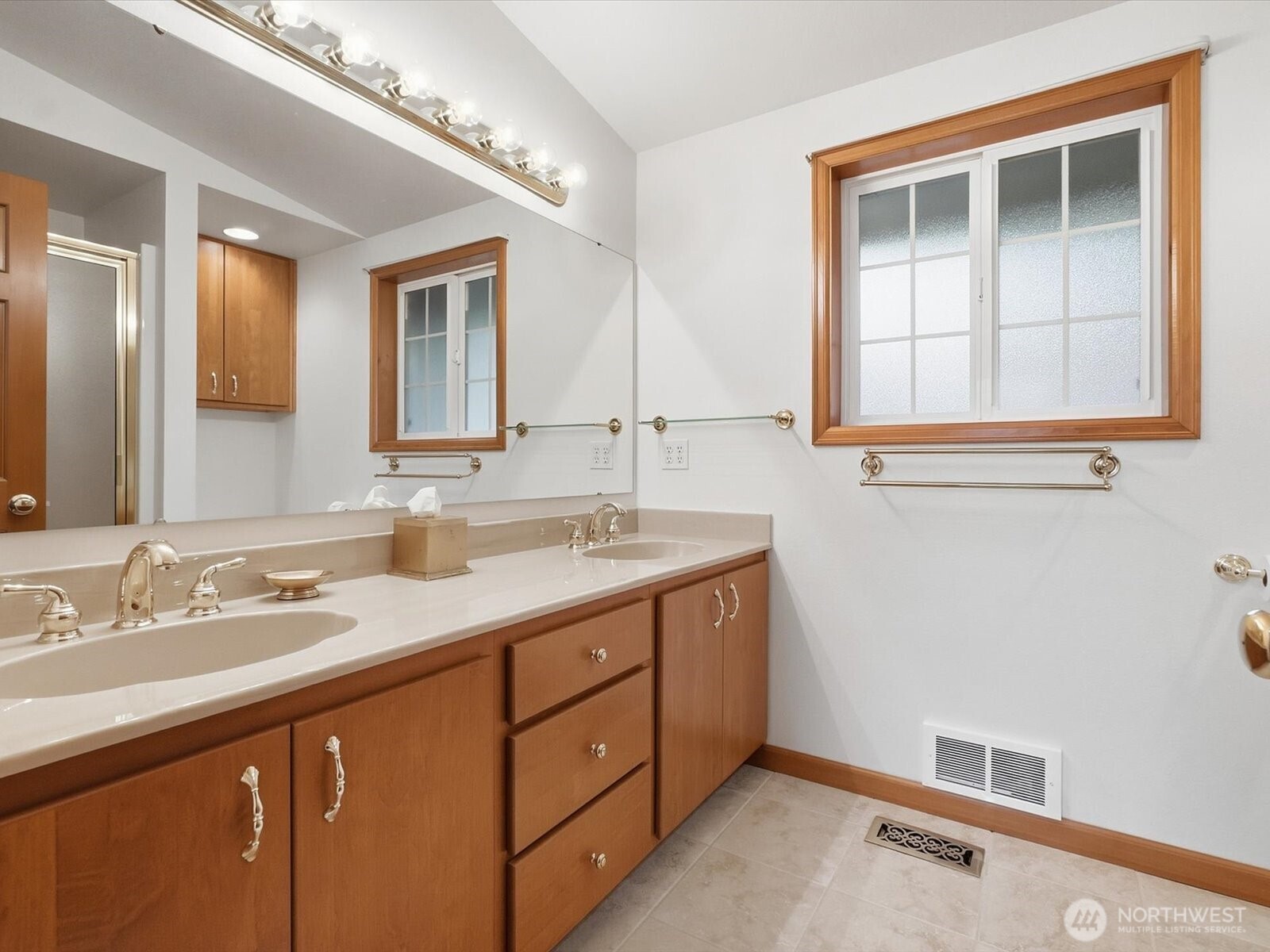 6513 Waller Road East Tacoma, WA 98443 - Photo 18 of 39 Gallery Image 18