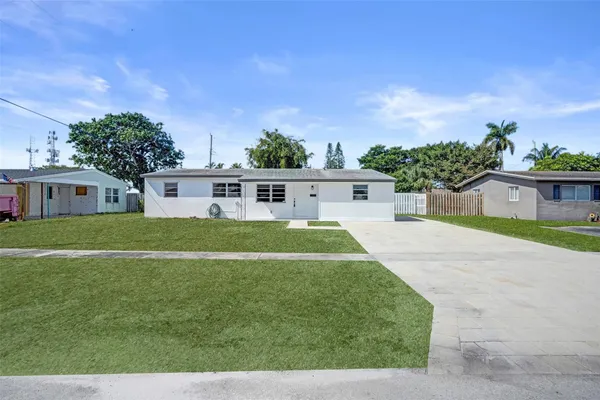 $3,900 | 1437 Southwest 1st Avenue, Deerfield Beach, FL 33441
