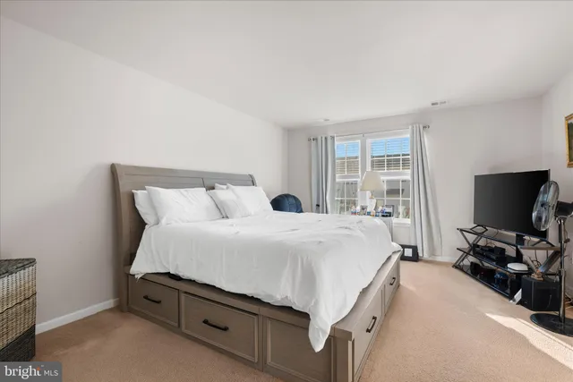 $280,000 | 23 Mississippi Point, Falling Waters, WV 25419