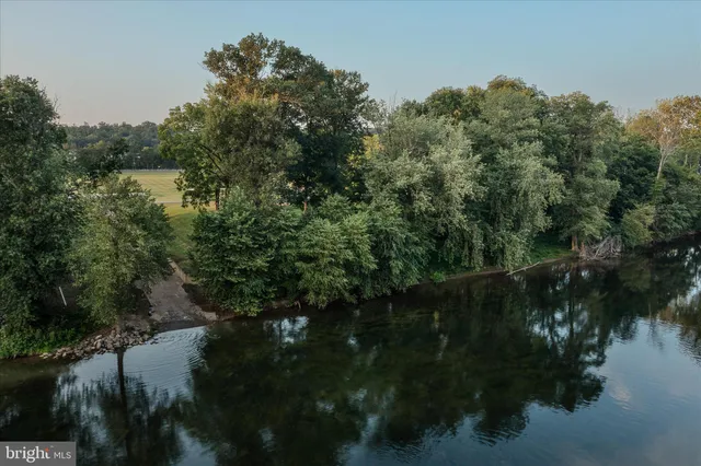 $280,000 | 23 Mississippi Point, Falling Waters, WV 25419