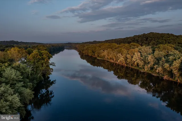 $280,000 | 23 Mississippi Point, Falling Waters, WV 25419