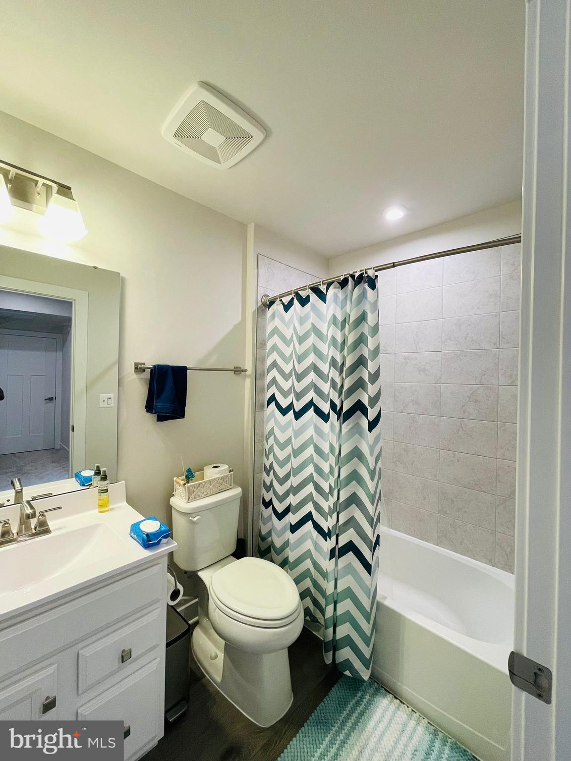 24260 Thurso Square Sterling, VA 20166 - Photo 11 of 16 a bathroom with a sink a toilet and shower