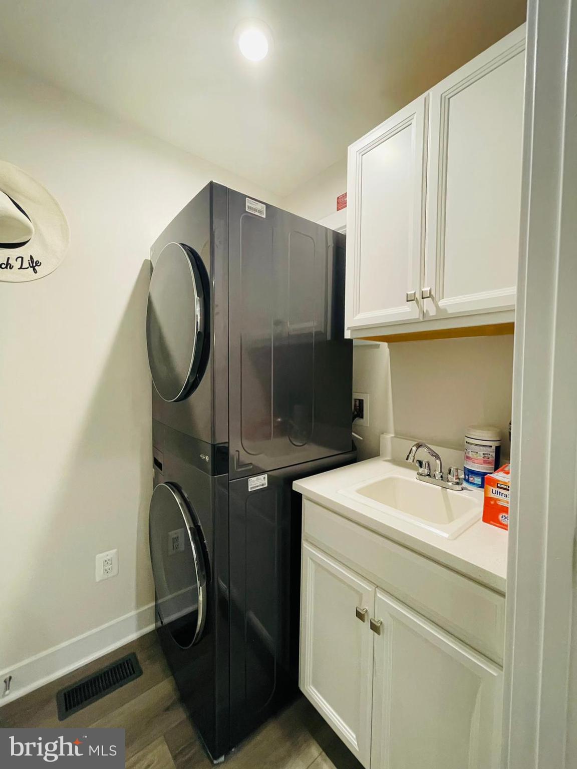 24260 Thurso Square Sterling, VA 20166 - Photo 12 of 16 a utility room with dryer and washer