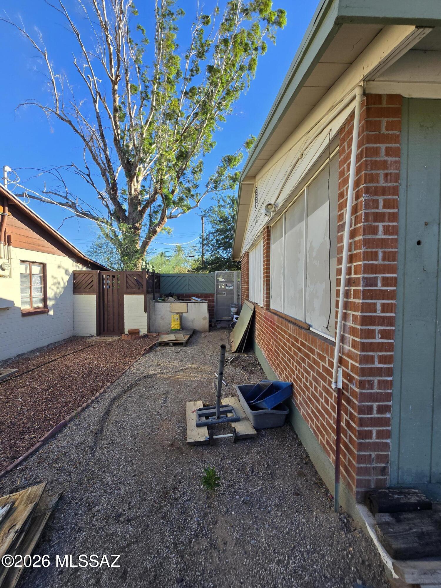 2252 East Grant Road Tucson, AZ 85719 - Photo 4 of 30 20261002_161005