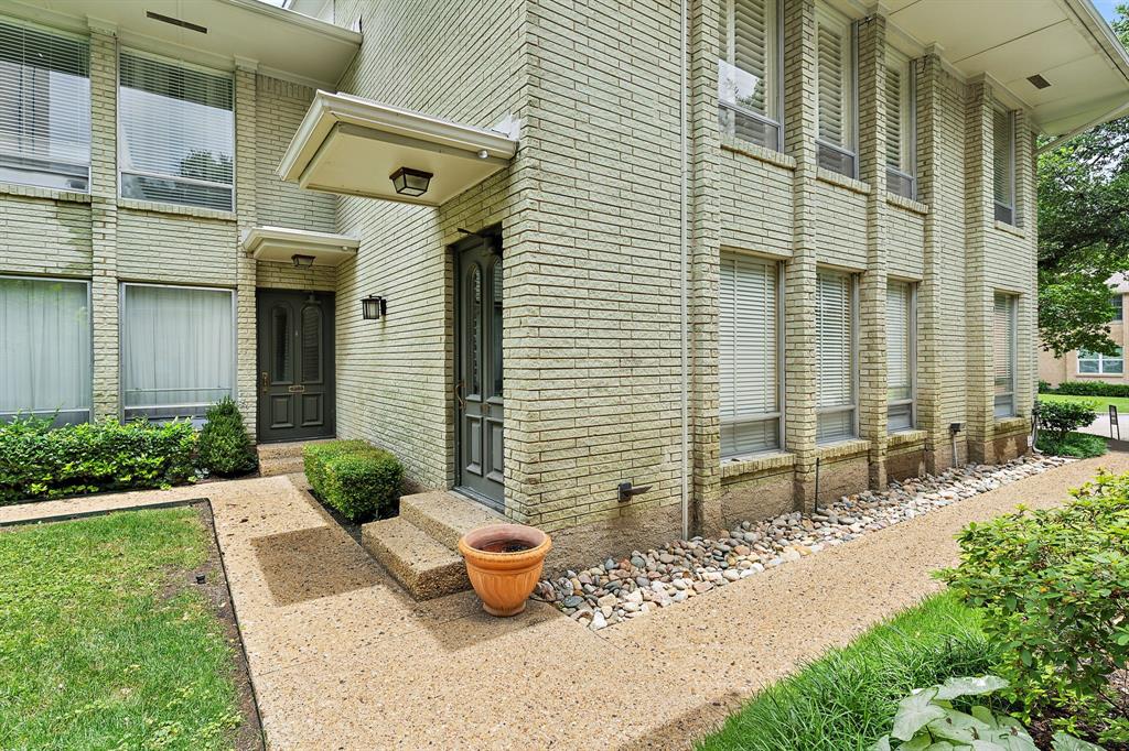 6367 Diamond Head Circle, Unit D Dallas, TX 75225 - Photo 2 of 26