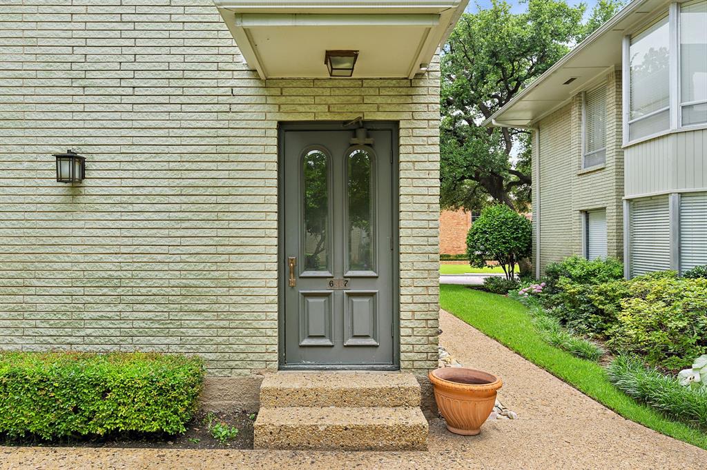 6367 Diamond Head Circle, Unit D Dallas, TX 75225 - Photo 3 of 26