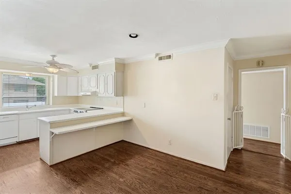 $2,000 | 6367 Diamond Head Circle, Unit D, Dallas, TX 75225