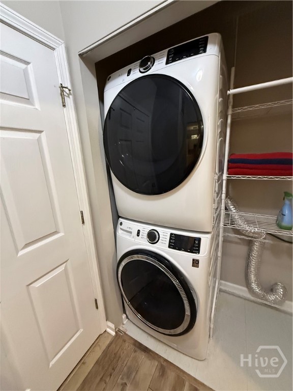 3027 Whitemarsh Way Savannah, GA 31410 - Photo 18 of 30 Laundry closet. Washer and Dryer stay only a year old