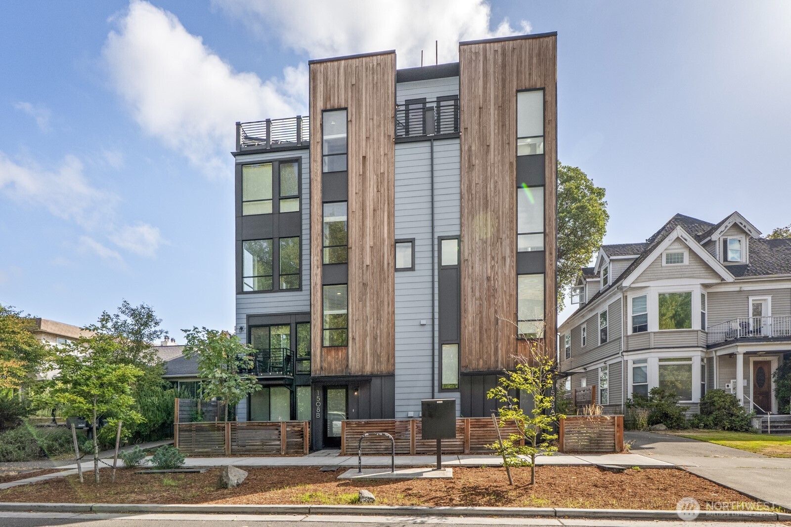 1508 18th Avenue, Unit B Seattle, WA 98122 - Photo 2 of 29