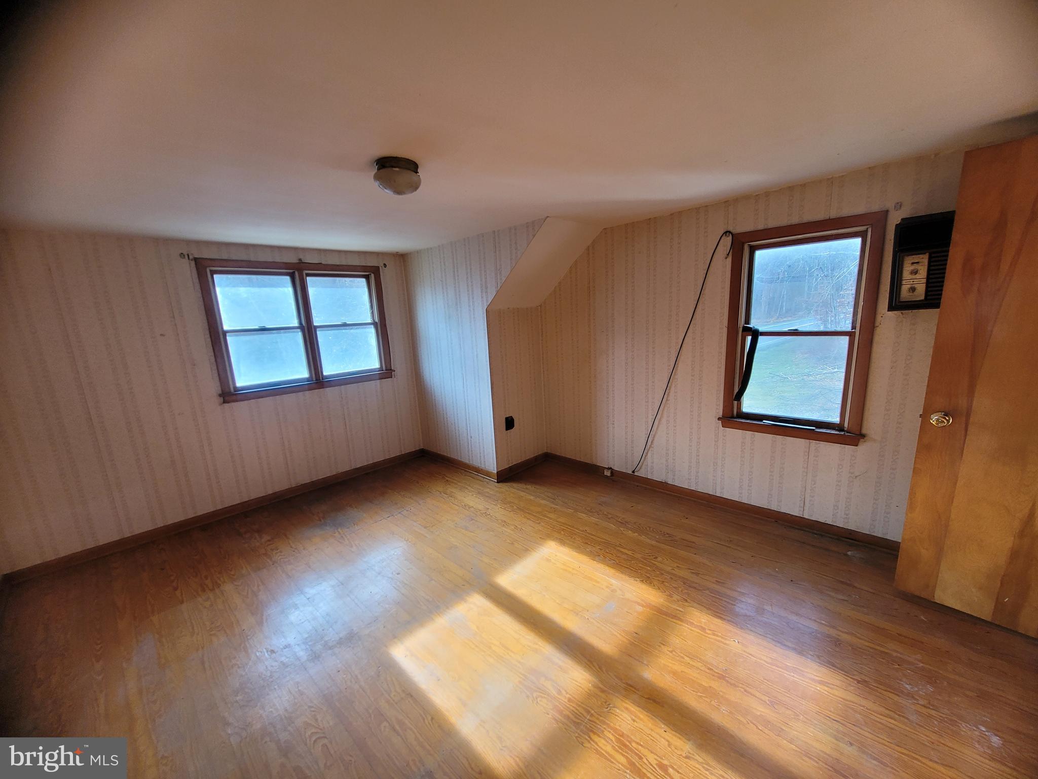 9492 Cumberland Road Springfield, WV 26763 - Photo 28 of 33