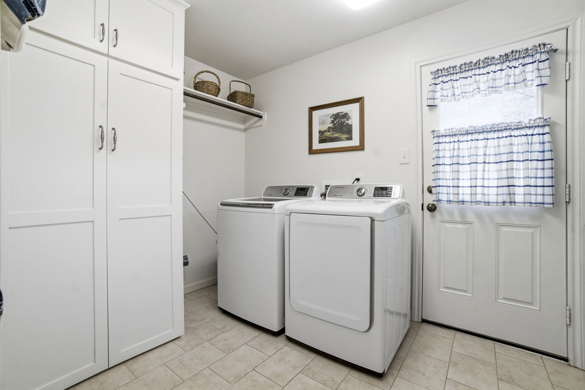 218 Tree Trunk Drive Spring, TX 77388 - Photo 31 of 40 Large laundry room.
