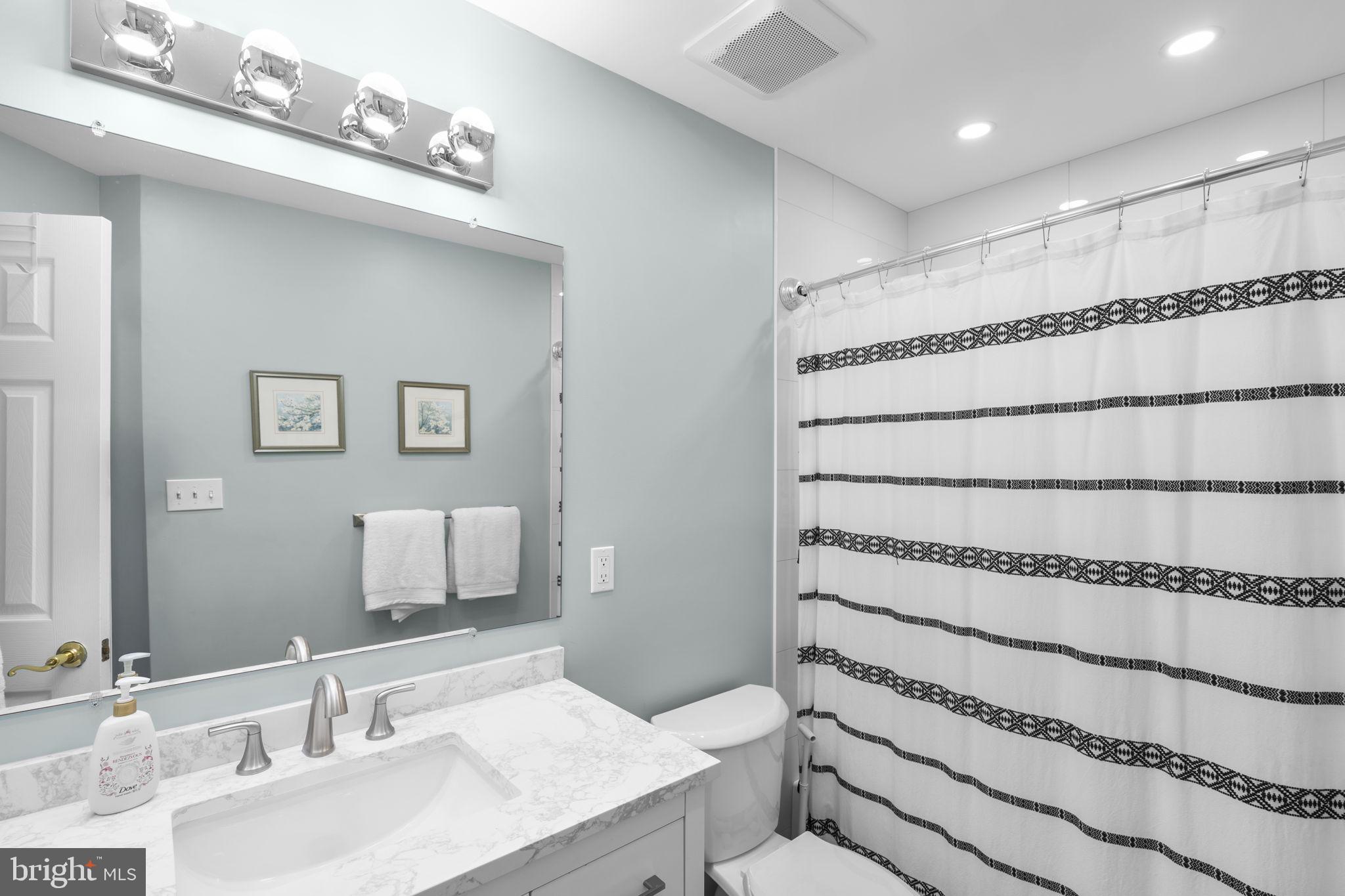 20695 Riptide Square Sterling, VA 20165 - Photo 24 of 35 Updated Secondary Bath