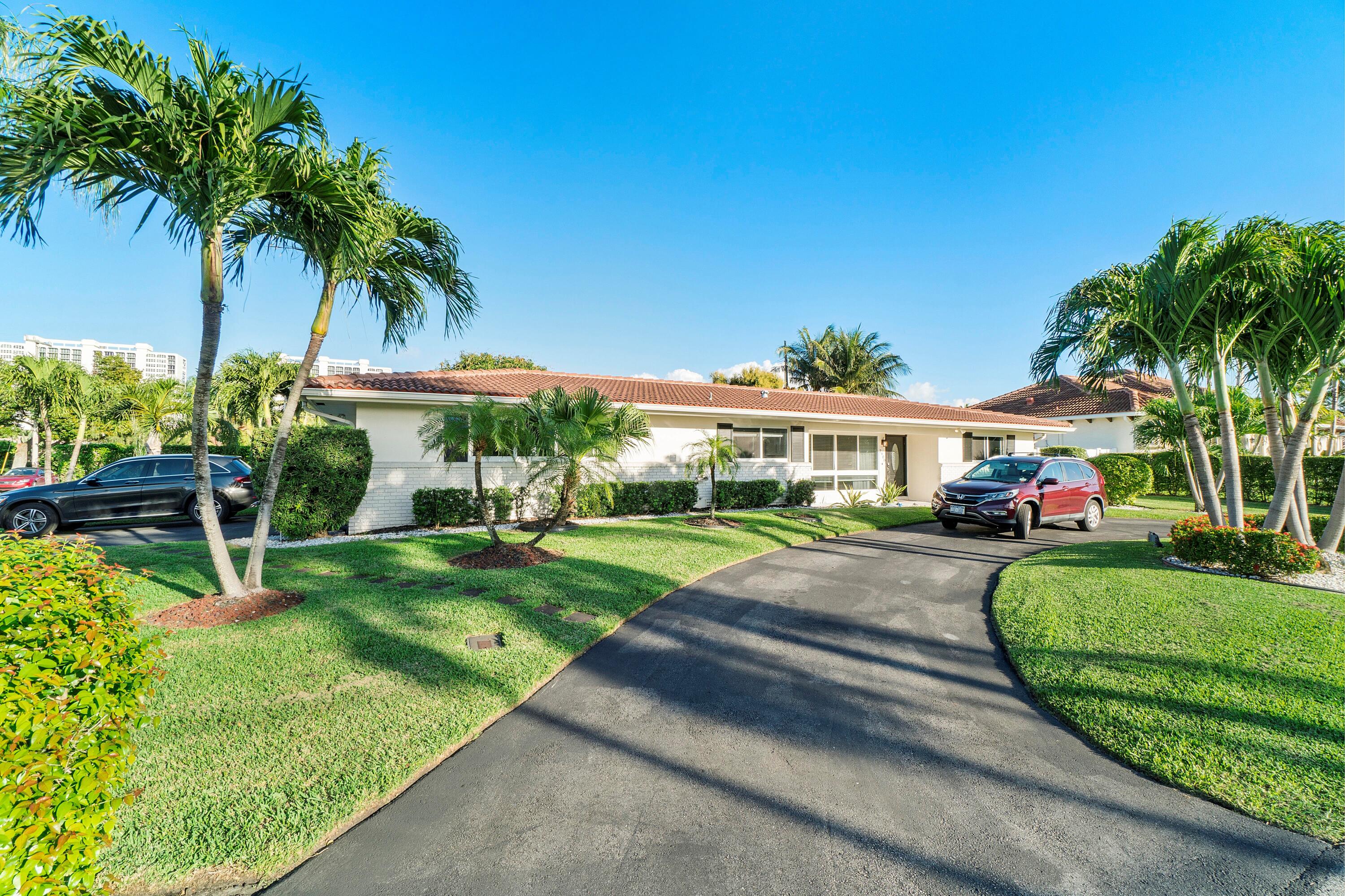 2900 Spanish River Road Boca Raton, FL 33432 - Photo 6 of 25 a view of a house with garden and a garden