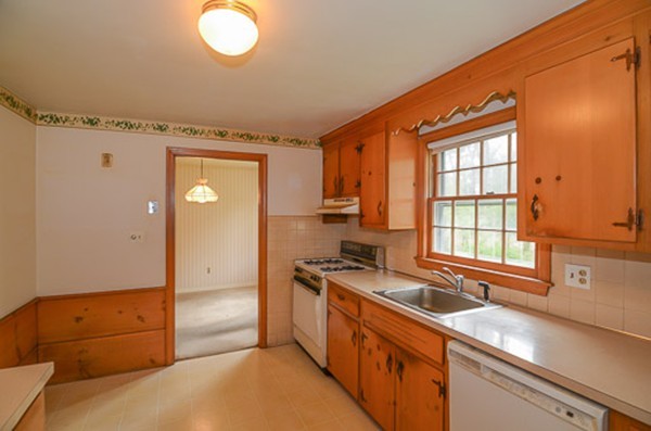25 Whippletree Road Chelmsford, MA 01824 - Photo 3 of 19