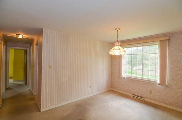 25 Whippletree Road Chelmsford, MA 01824 - Photo 5 of 19