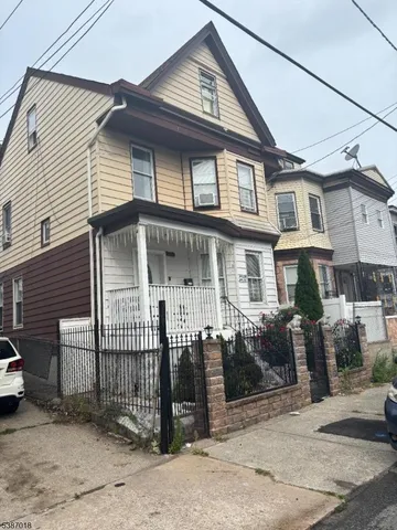 $3,100 | 602 East 23rd Street, Paterson, NJ 07514
