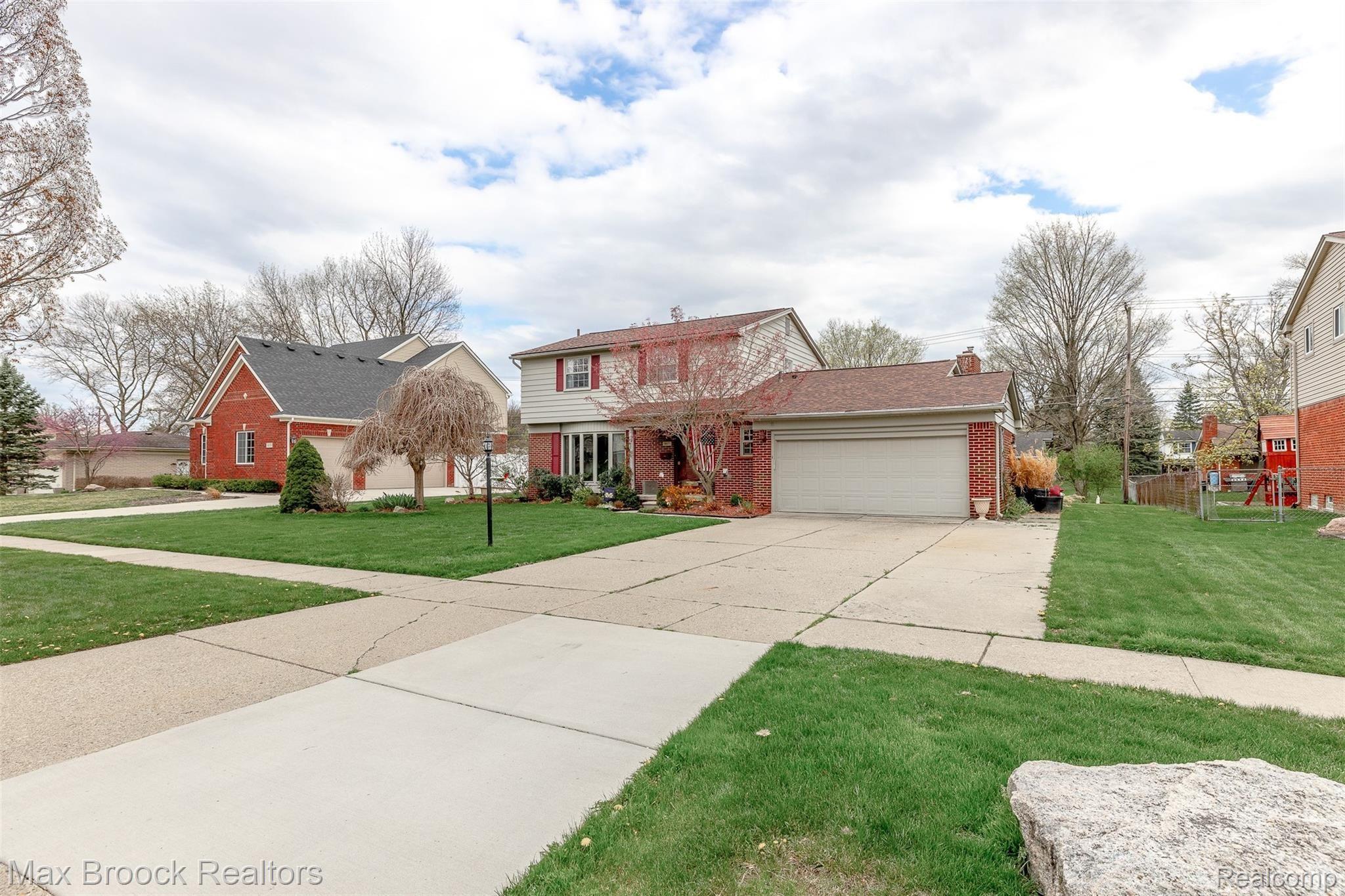36071 Curtis Road Livonia, MI 48152 - Photo 2 of 29 2E2A9156-HDR.jpg