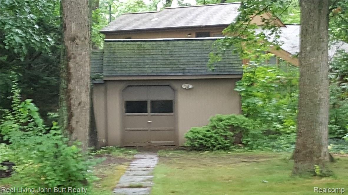 6289 Waldon Road Clarkston, MI 48346 - Photo 7 of 15 shed.jpg