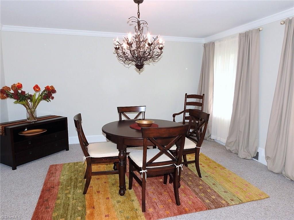 215 Hawthorne Road Elkin, NC 28621 - Photo 5 of 24 Gallery Image 5