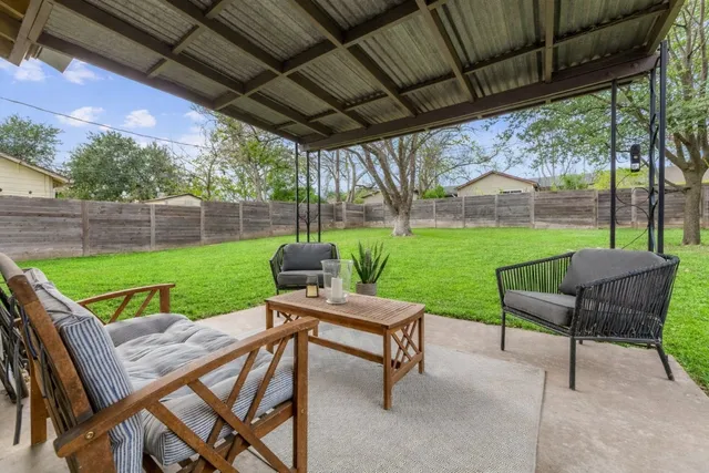 a view of a chairs and backyard with a tub