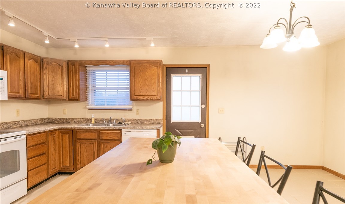 31 Poplar Hls Road Hurricane, WV 25526 - Photo 4 of 26 Gallery Image 4