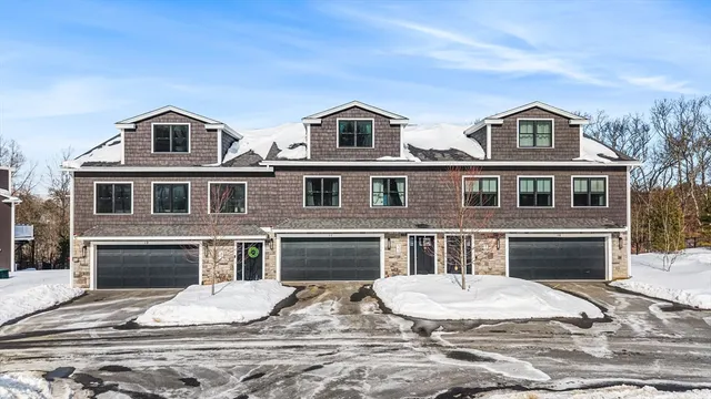 $925,000 | 11 James Coffin Way, Unit 11, Middleton, MA 01949