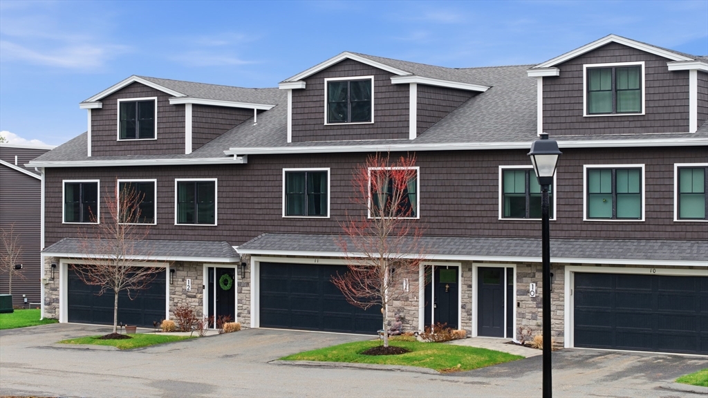 11 James Coffin Way, Unit 11 Middleton, MA 01949 - Photo 4 of 38