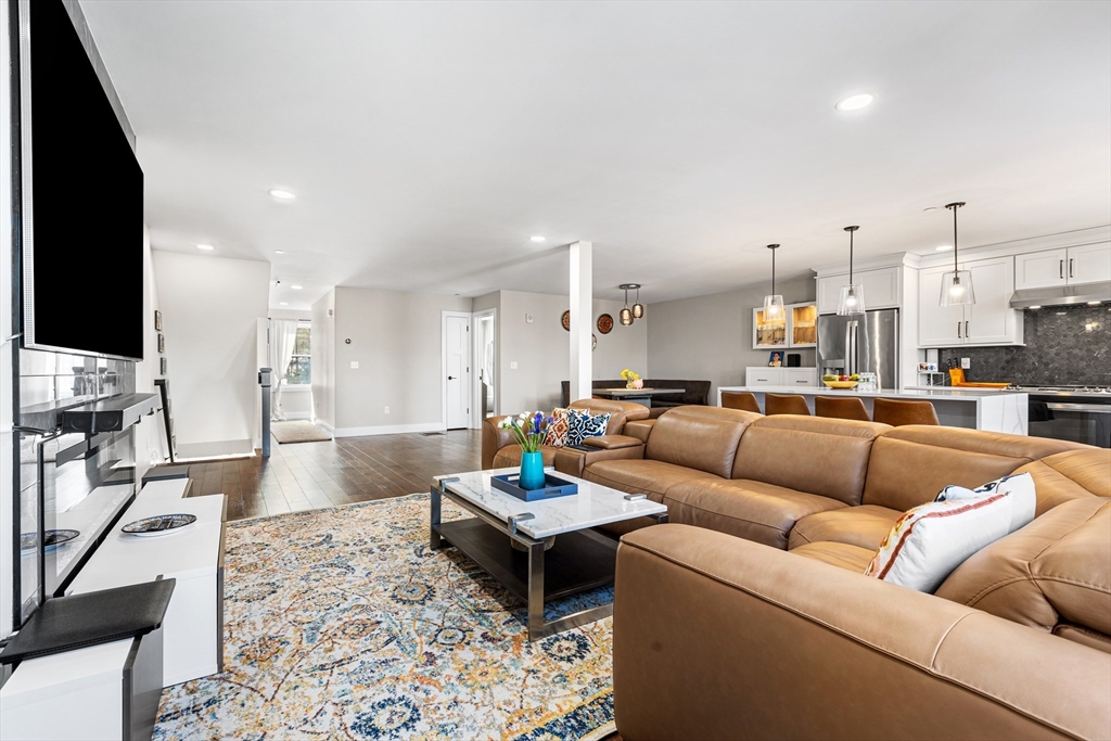 11 James Coffin Way, Unit 11 Middleton, MA 01949 - Photo 6 of 37