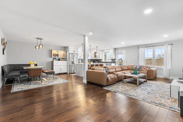 $925,000 | 11 James Coffin Way, Unit 11, Middleton, MA 01949