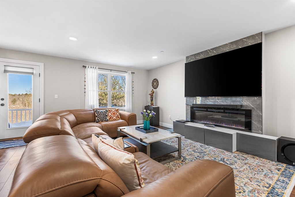 11 James Coffin Way, Unit 11 Middleton, MA 01949 - Photo 9 of 38