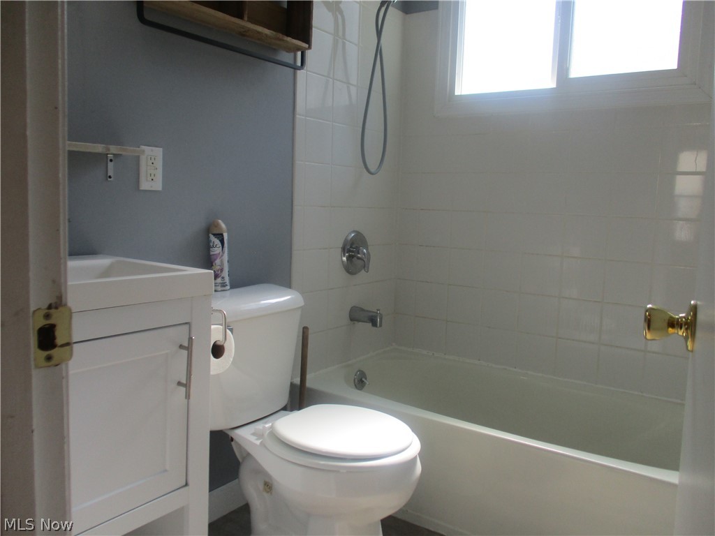 1012 Hillsdale Road Parma, OH 44134 - Photo 20 of 23