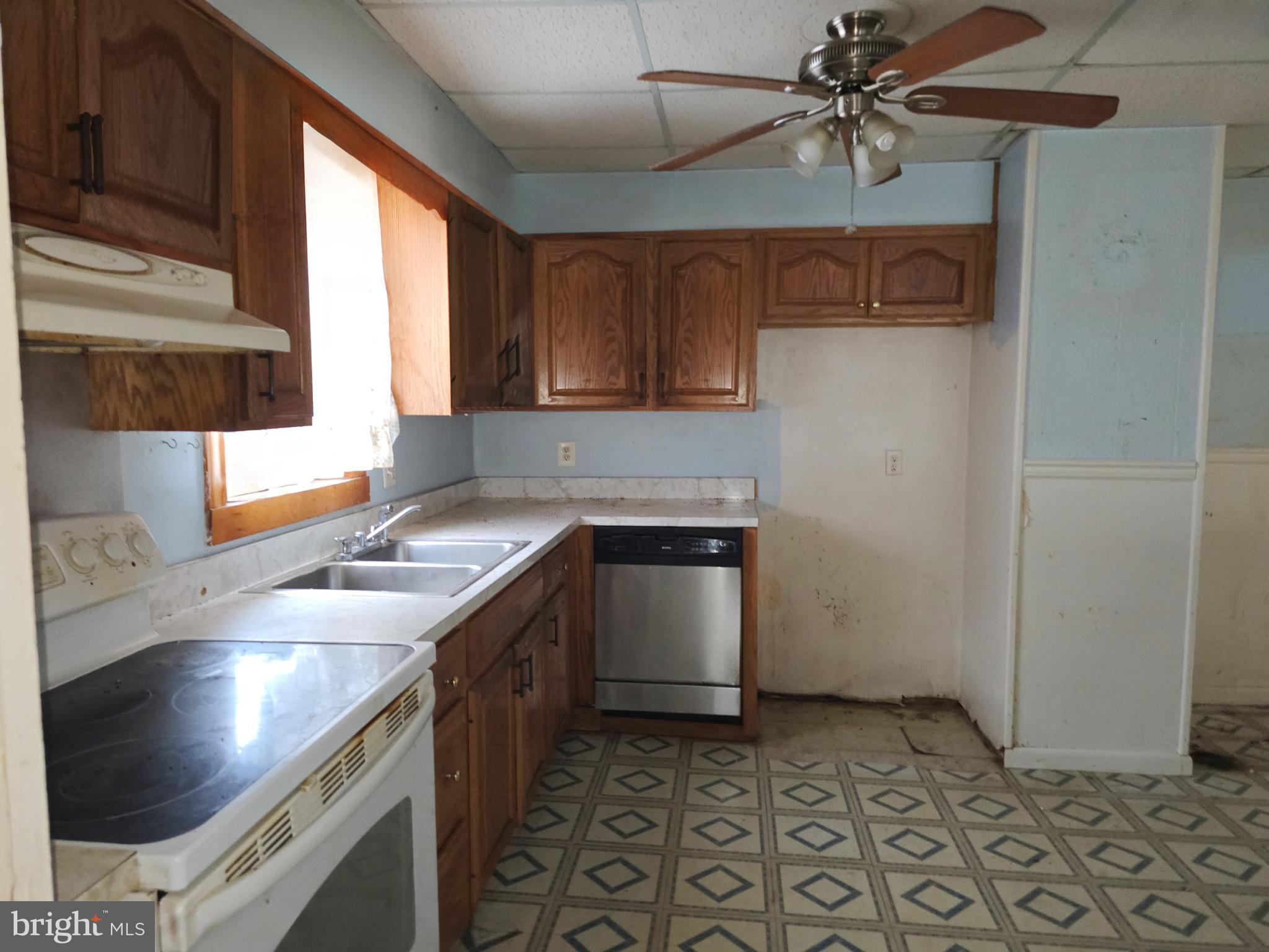 314 Pinewood Road Baltimore, MD 21222 - Photo 5 of 17